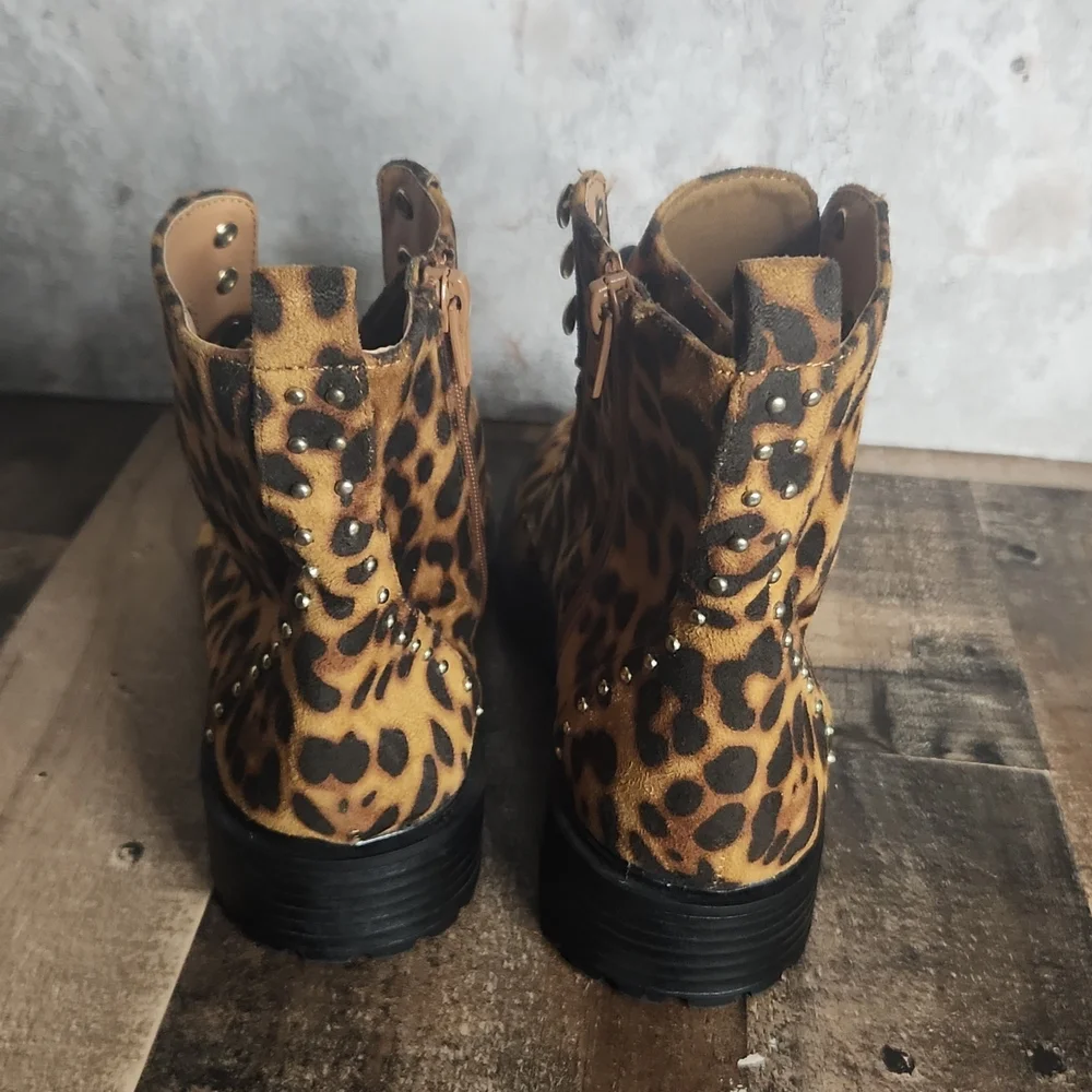 Material Girl Leopard lace up ankle booties Size 7.5 new - Picture 4 of 9